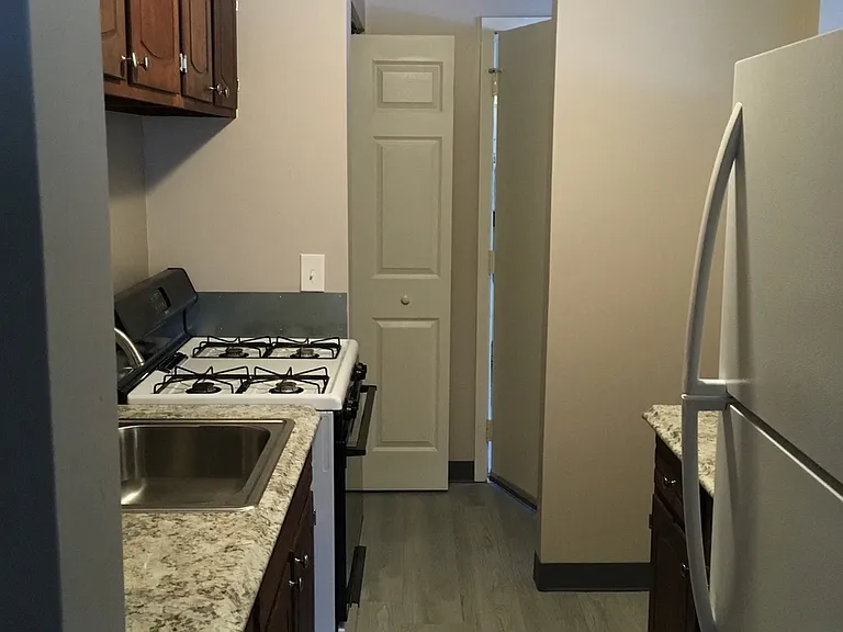 Stoney Creek Apartments — Photo 41