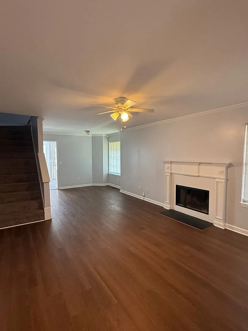 3 Bedroom 2.5 Bath Home with 1 bedroom on Main Level — Photo 2