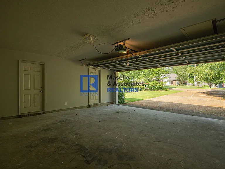114 Fox Meadow Dr — Photo 33