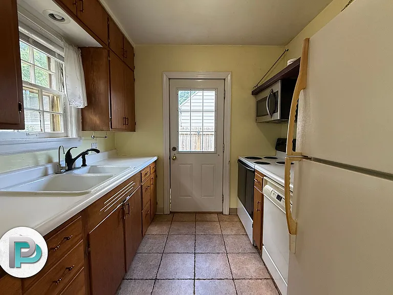 1312 S Massachusetts Ave — Photo 10