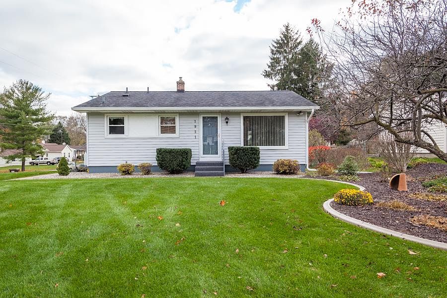 1st image of 1931 Park Dr