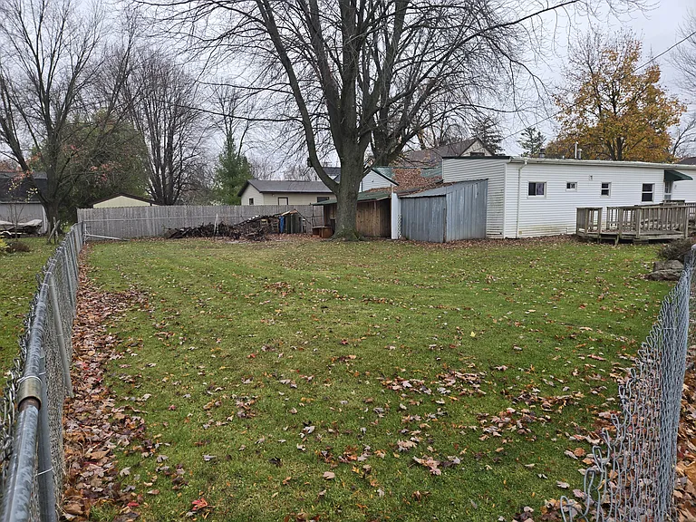 112 N Maple St — Photo 7