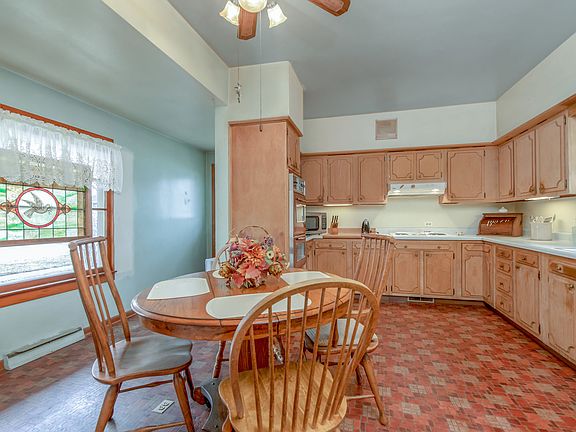 3rd image of 320 Easton Ave
