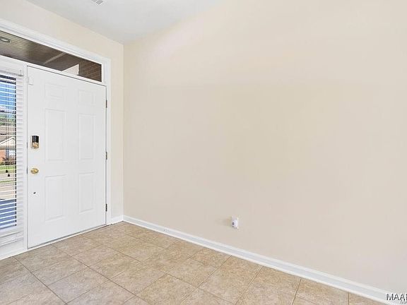 3rd image of 3412 Crestwood Ln