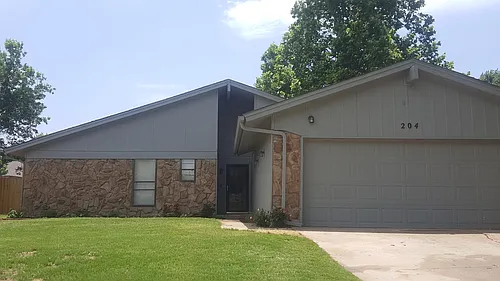 204 Redbud St Photo 1