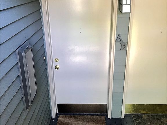 2nd image of 11634 NE 70th Pl APT A