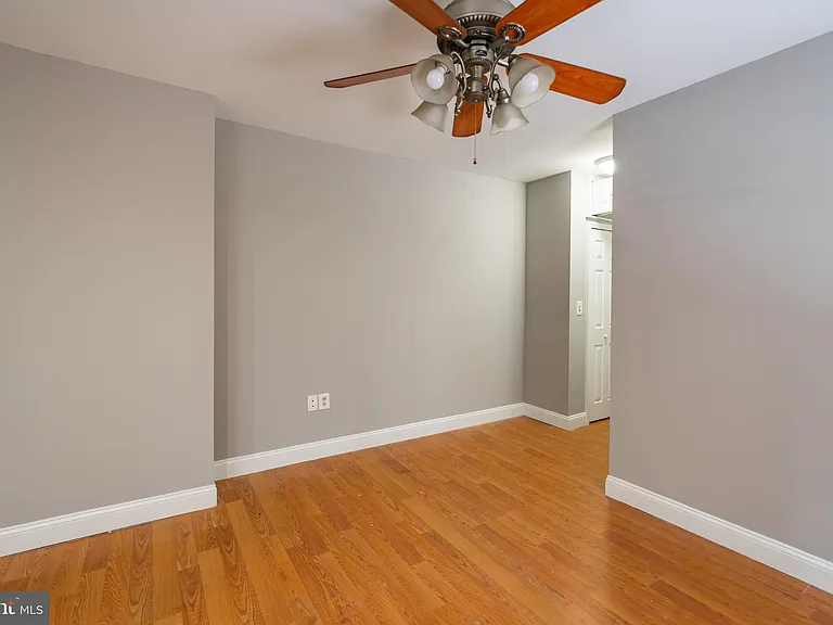 2123 Spring Garden St #1R — Photo 4
