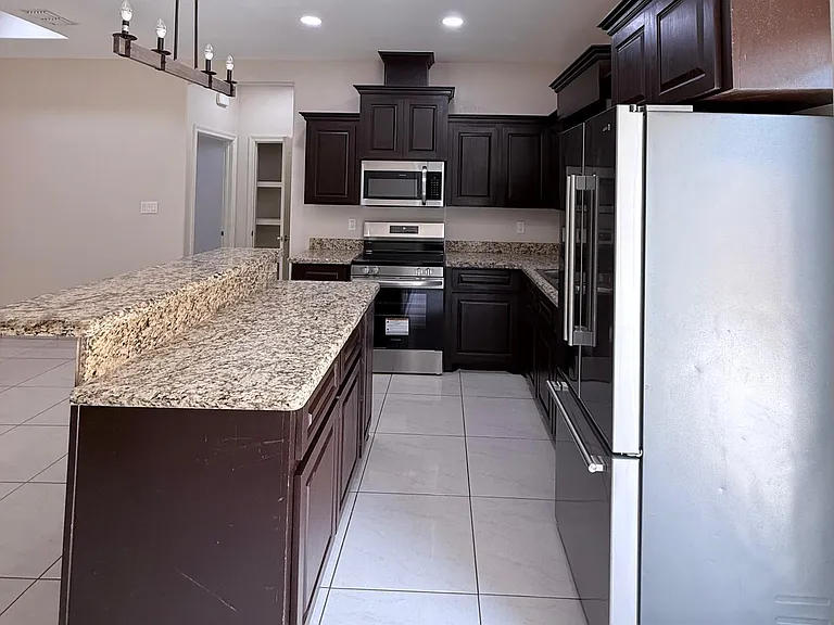 304 S Ridge Ln #1 — Photo 3