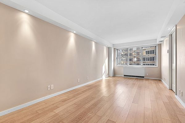 1st image of 400 E 54th St APT 9G