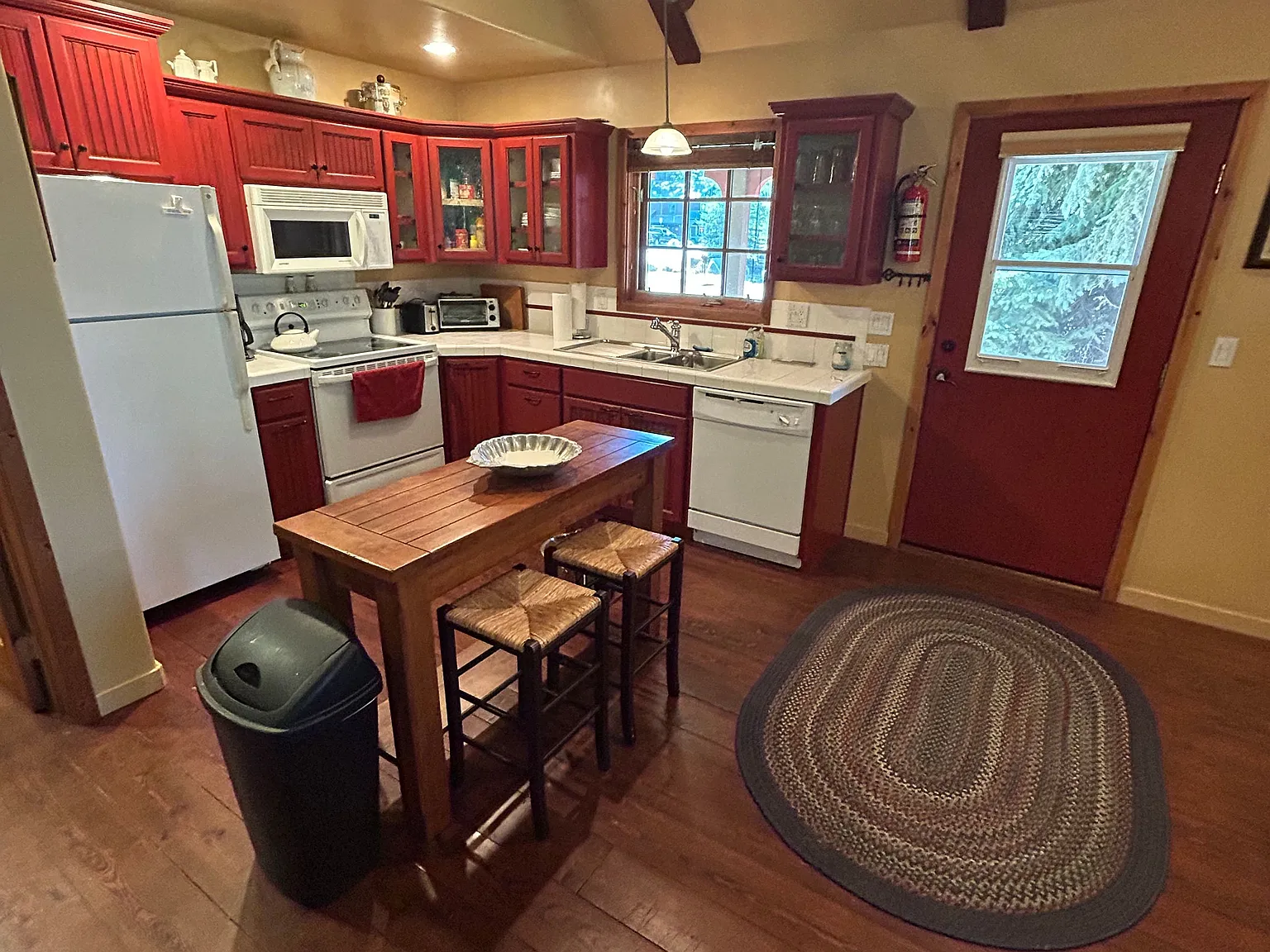 1 bed, 1.5 bath, $1,400 — Photo 4