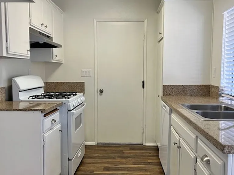 1347 Iguana Cir — Photo 6