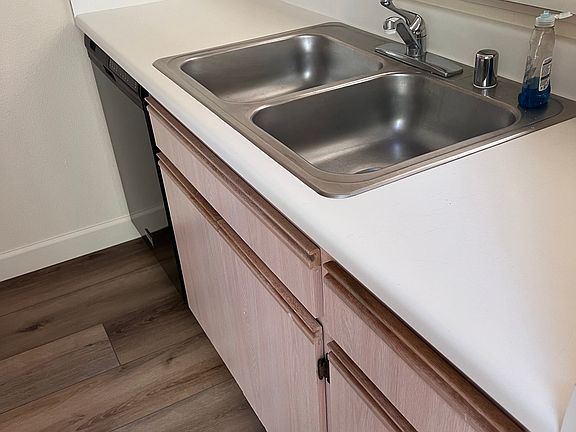 4th image of 131 S Avon St #206