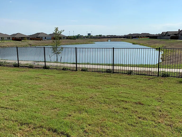 1121 Silver Maple Ln — Photo 4