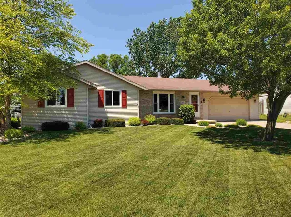 1468 Lynwood Ln, Green Bay, WI 54311