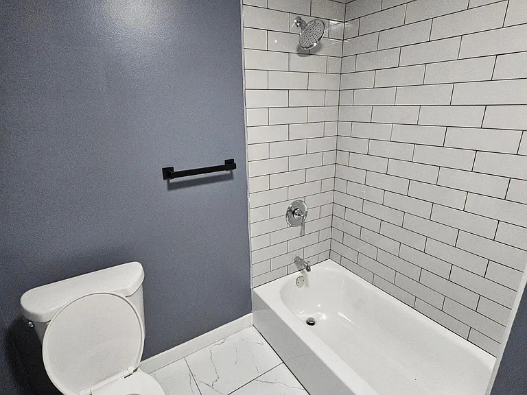 636 Lillian St — Photo 17