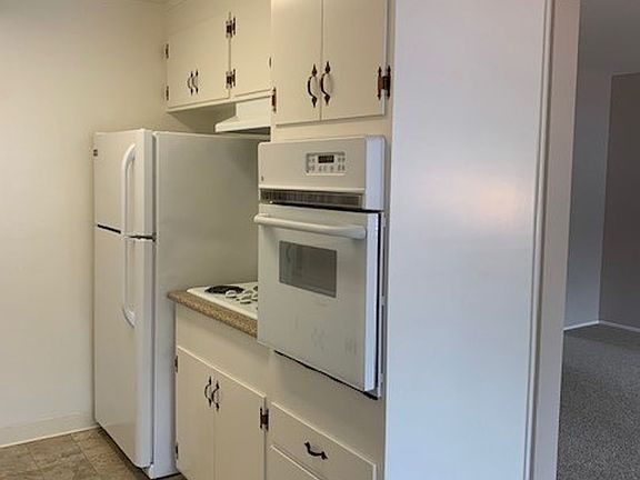 4th image of 3180 Oak Knoll Dr APT 4