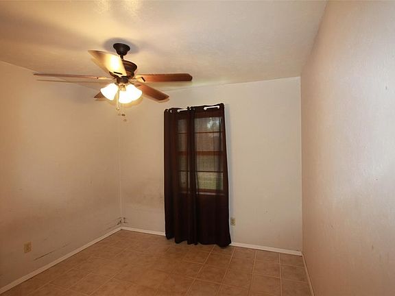 3rd image of 1313 Rutherford Dr