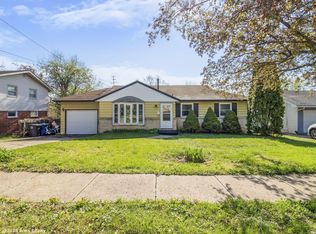 3917 Oakshire Rd, Des Moines, IA 50310