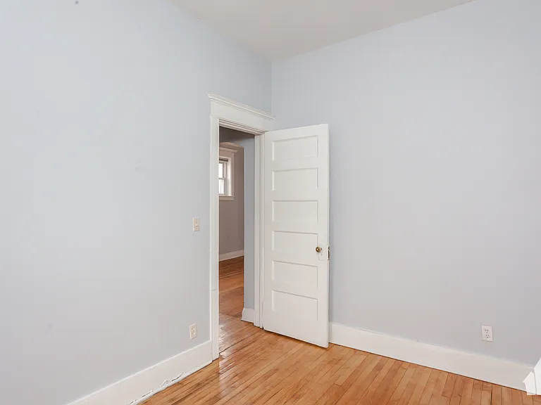 941 W Windsor Ave #3 — Photo 2