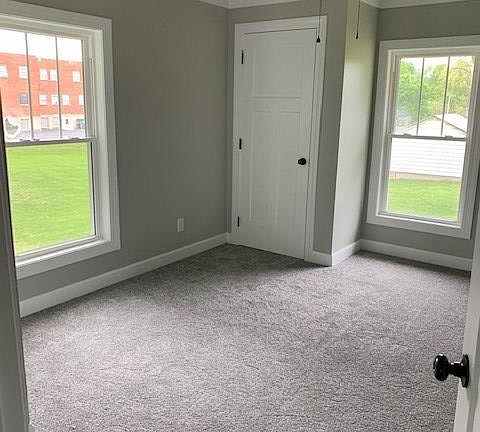 5th image of 601 Bishop St