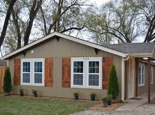936 La Salle St, Lawrence, KS 66044