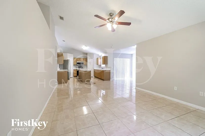 4 bed, 2.0 bath, 2128 sqft, $1,900 — Photo 3