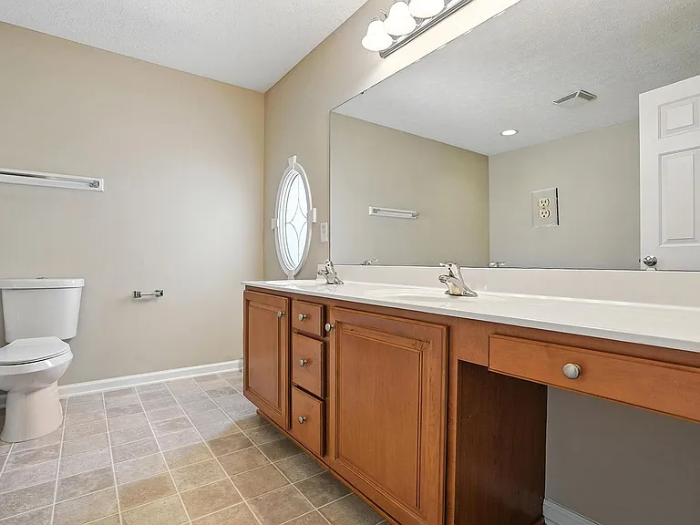 2006 Mirror Dr — Photo 23