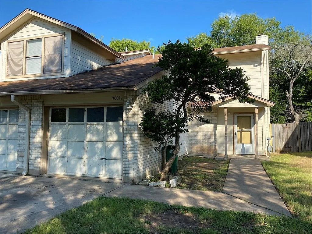 2 bed, 2.5 bath, 2512 sqft, $1,595 — Photo 1
