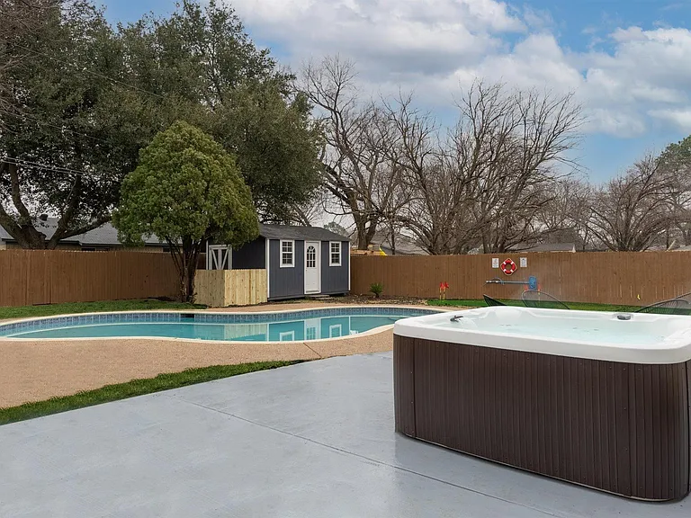 6048 Holiday Ln — Photo 35