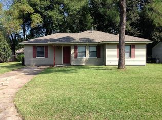 1001 Robinhood Ln, Angleton, TX 77515