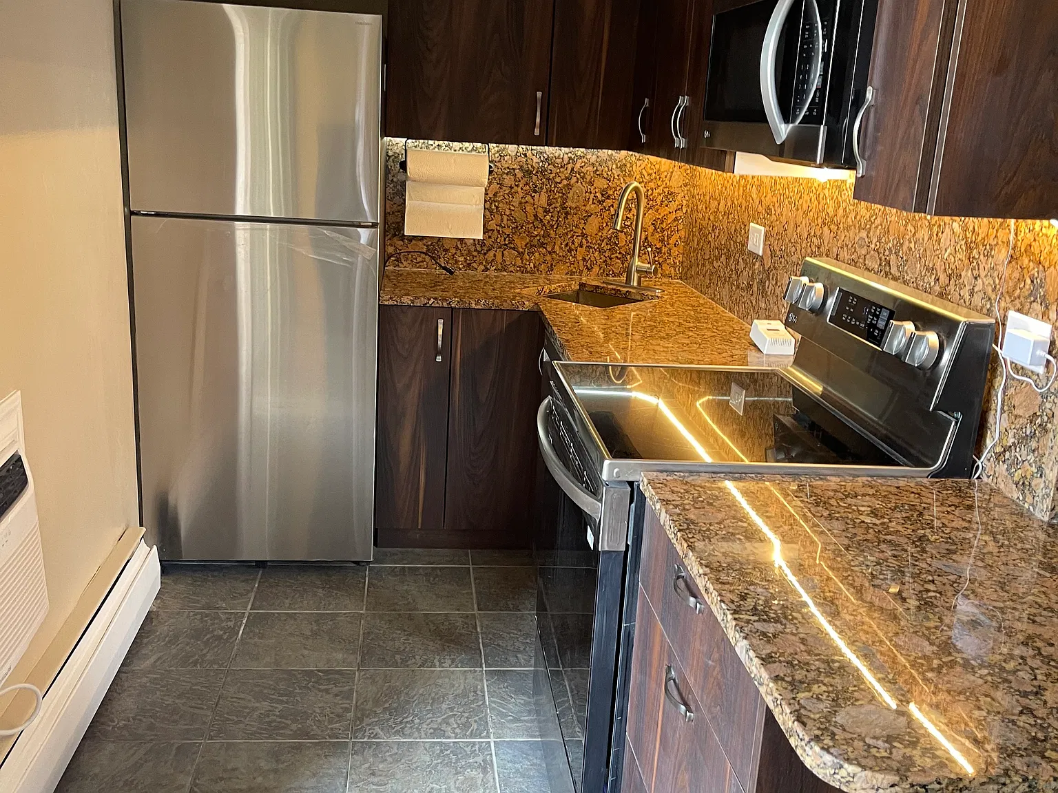 1 bed, 220 sqft, $1,600 — Photo 2