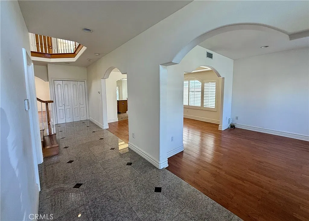 5 bed, 3705 sqft, $13,000 — Photo 2