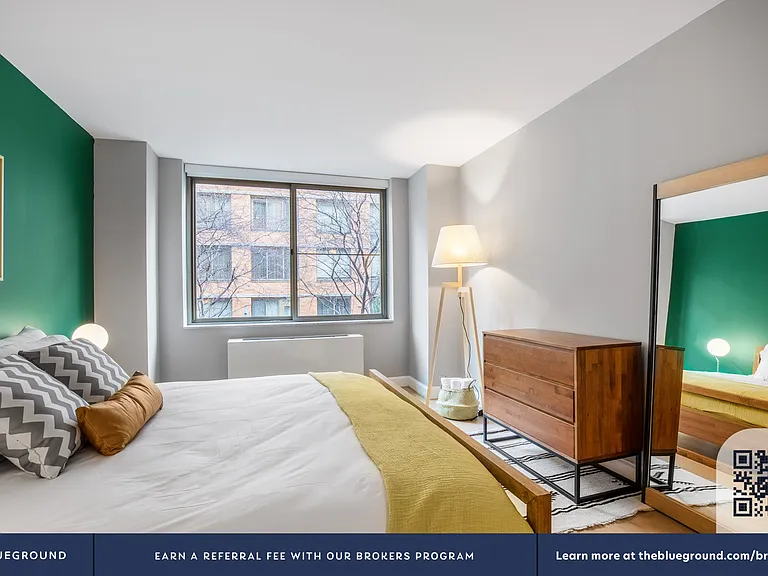 130 W 15th St #4C — Photo 9