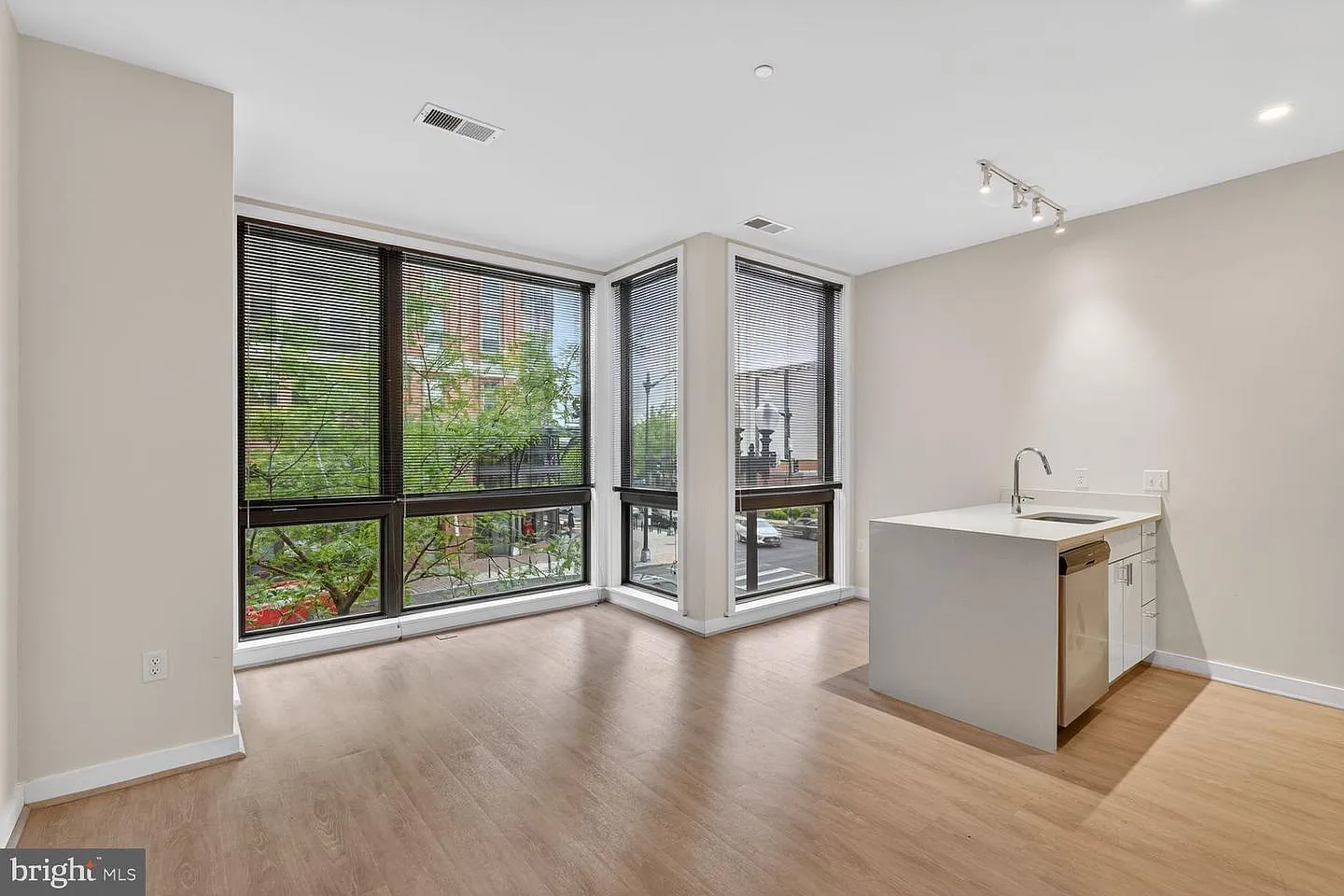 3825 Georgia Ave NW — Photo 4