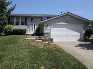 1208 Enos Ln, Godfrey, IL 62035