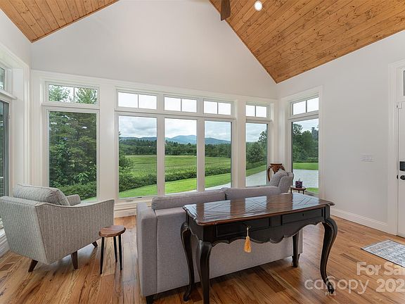 20th image of 326 Golden Valley Dr