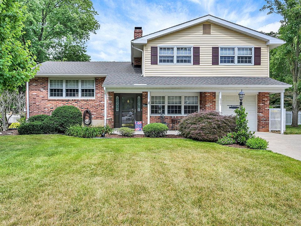 1st image of 217 Winterberry Dr