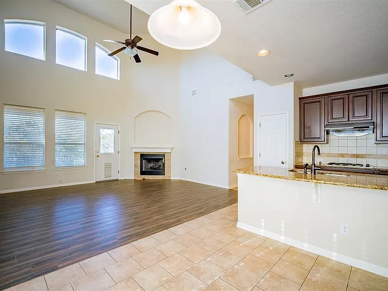 12709 Lee Park Ln — Photo 4