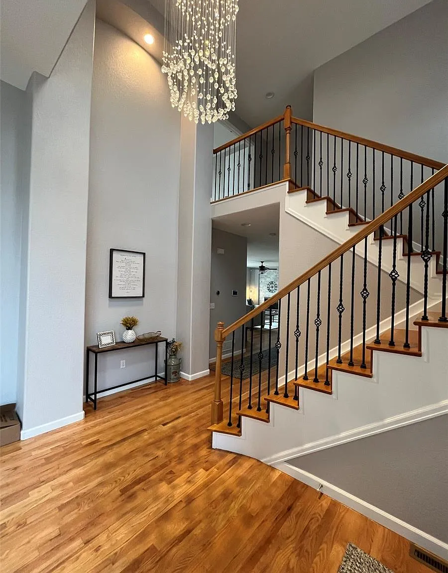 5 bed, 4.5 bath, 4416 sqft, $4,600 — Photo 2