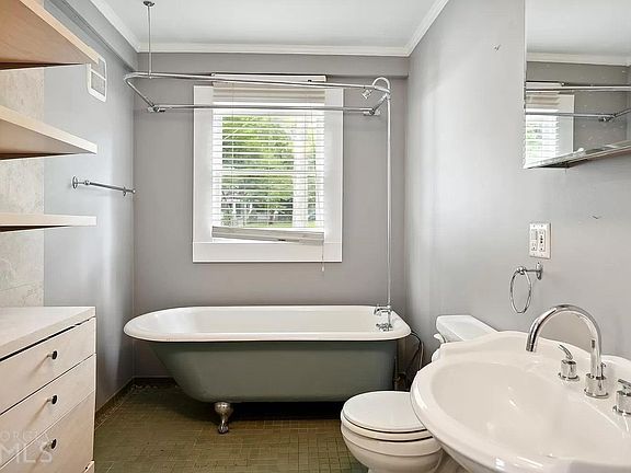 Bathroom #2 with 5 1/2 ft clawfoot tub