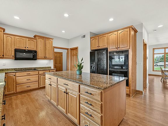 5th image of 570 Valley View Rd SW