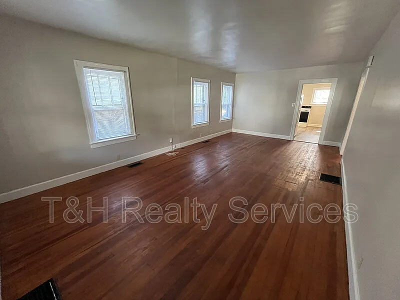 2 bed, 1.0 bath, 1040 sqft, $1,550 — Photo 4