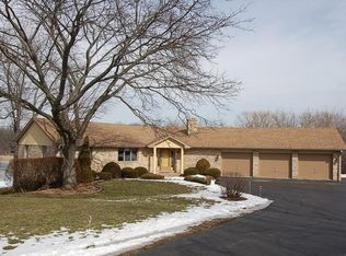 89 Miller Rd, Hawthorn Woods, IL 60047