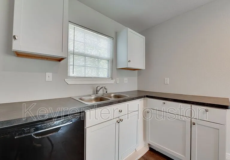 7601 Springdale St — Photo 15