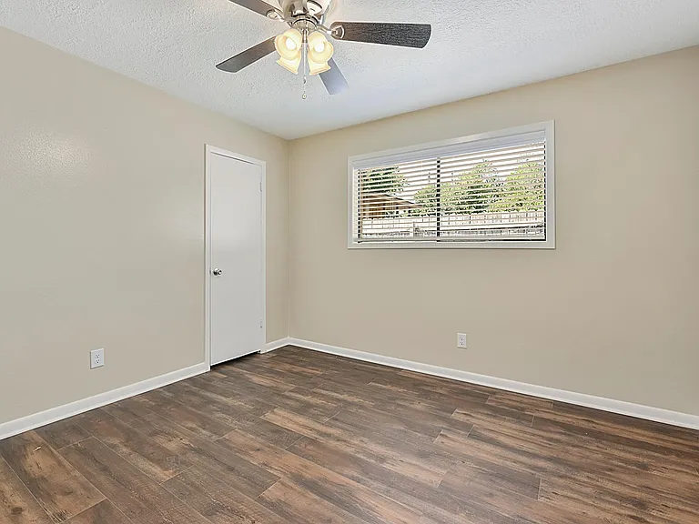 2408 Quail Hollow Dr — Photo 18