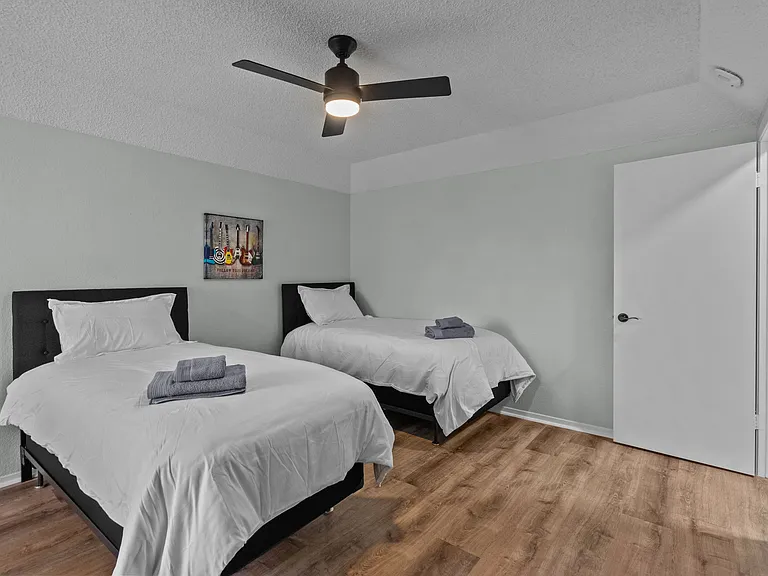 7628 Hunt Dr — Photo 24