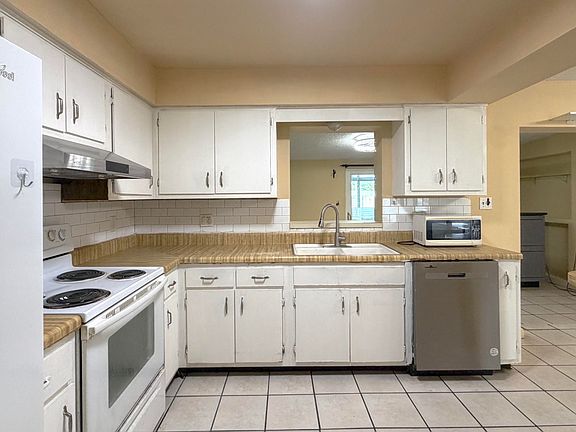 5th image of 889 Hendry Dr