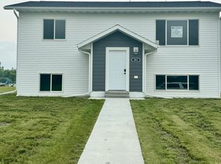 503 McKinley St SE, Warroad, MN 56763