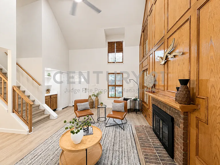 300 Lamesa Ct — Photo 3