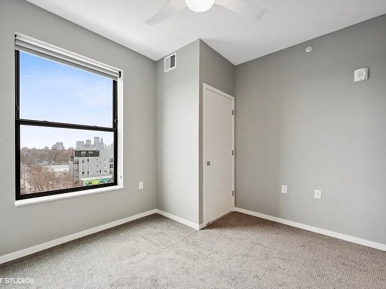 Lago Apartments — Photo 220